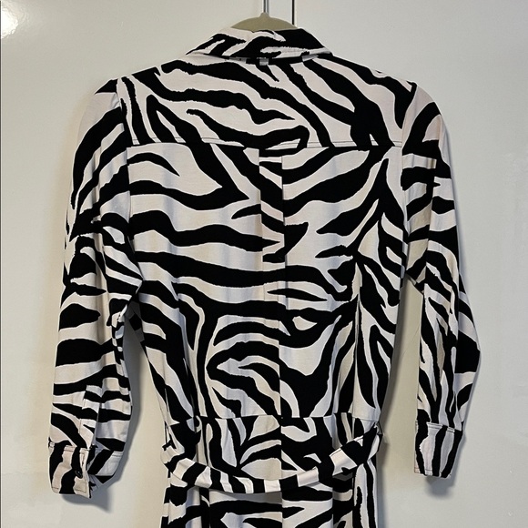 Larry Levine Black and White Zebra Print Belted Midi Shirt Dress, Size M - Picture 8 of 10